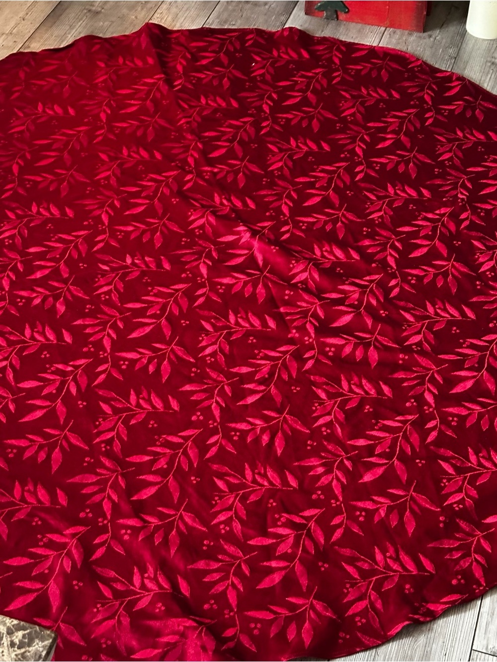 Target Burgundy Tablecloth 68 Inch Round Leaf Design
